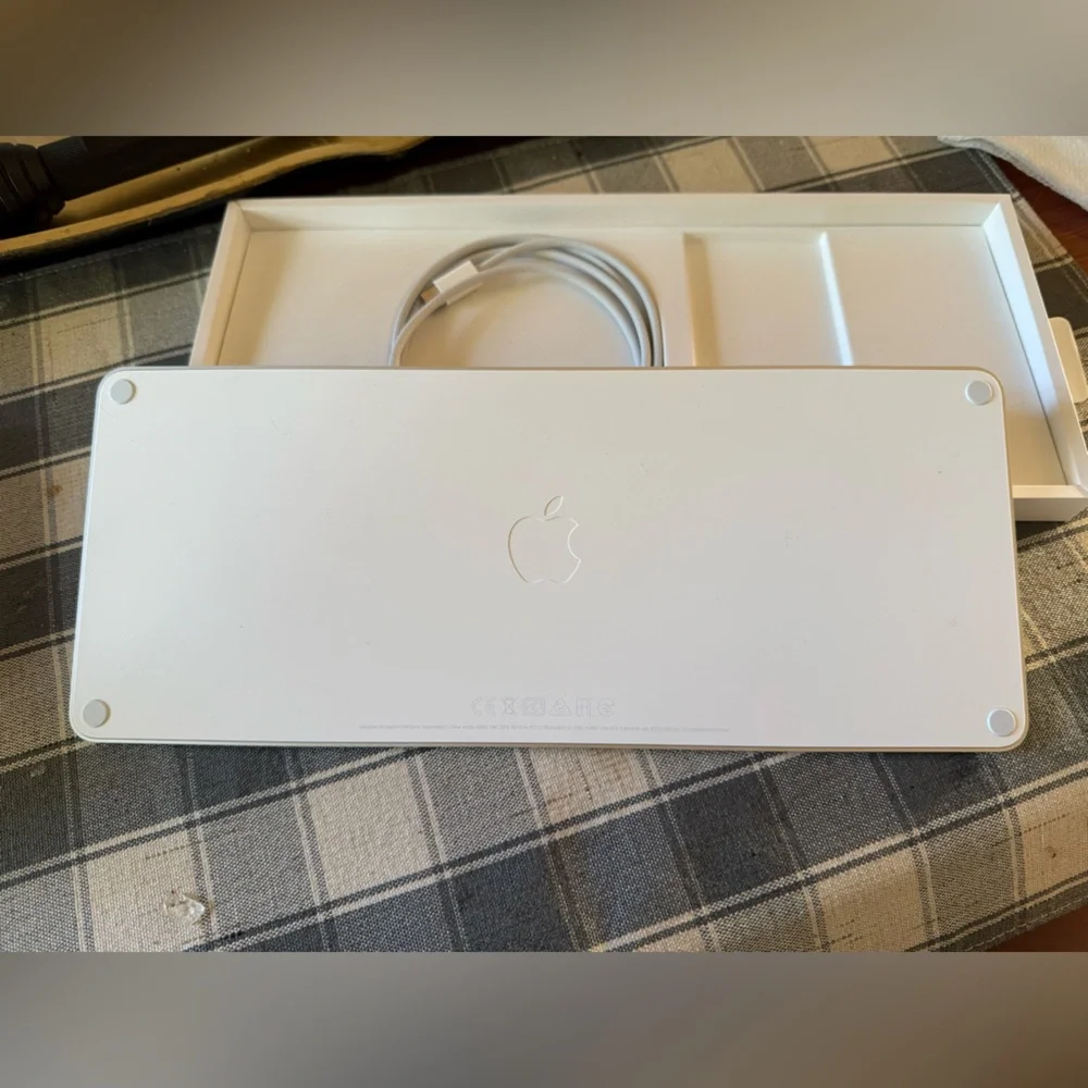 Apple Magic Keyboard in White
